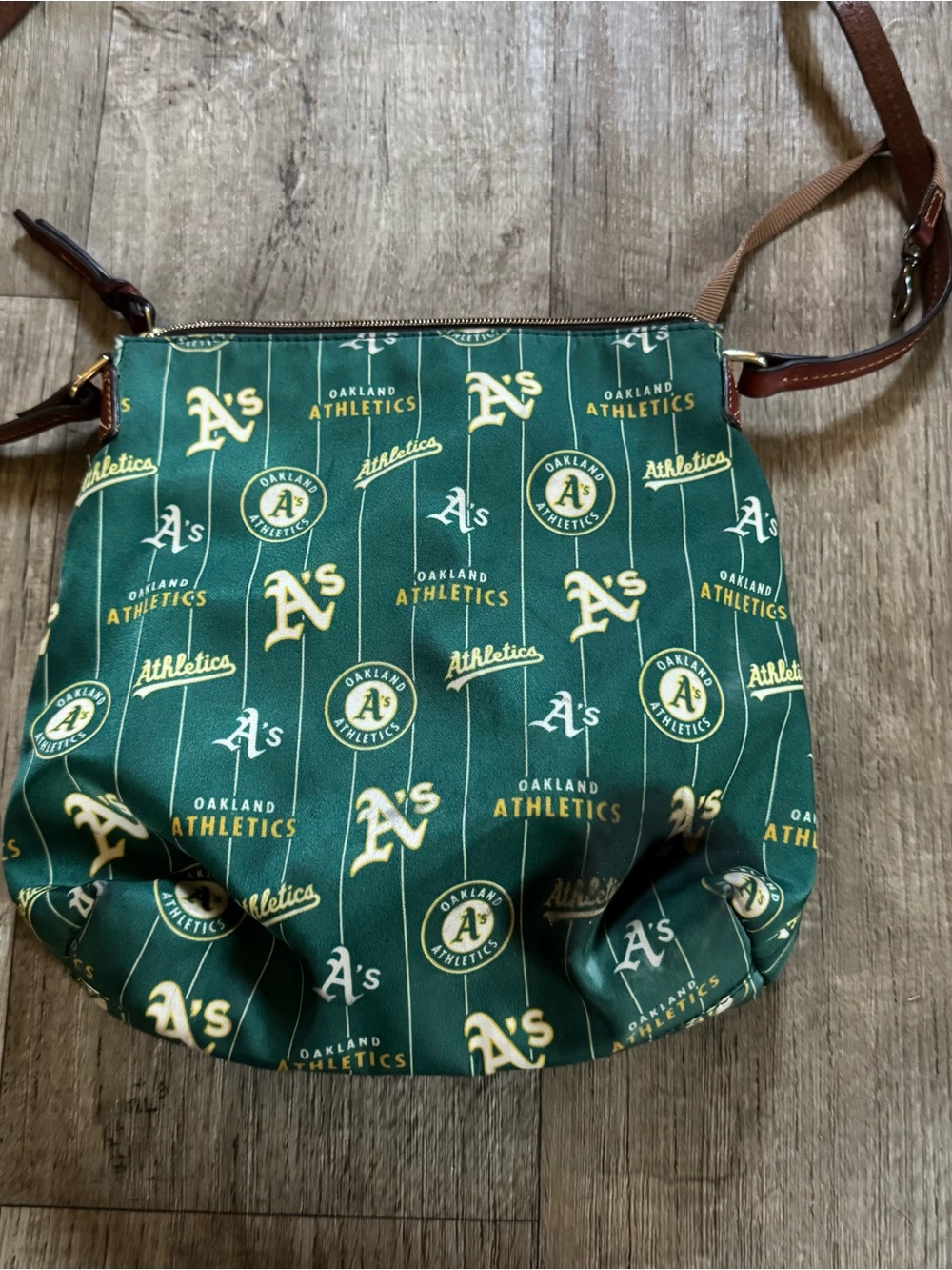Vintage Dooney Bourke MLB Oakland Athletics Green Canvas Crossbody Bucket Bag - Picture 4 of 6